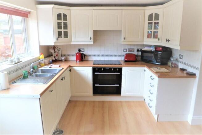 Kitchen / Breakfast Area
