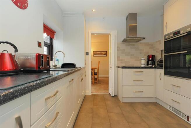 4 bed Detached for sale Image 6