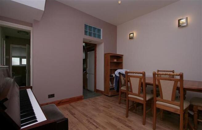 Dining Room (Medium)