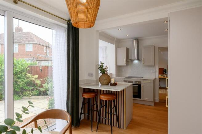 3 bed Semi-Detached for sale Image 9