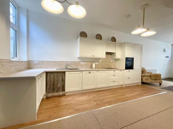 5 bed Terraced for sale Image 4