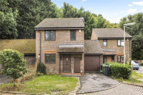 Cottesloe Close, Bisley, Woking, Surrey, GU24