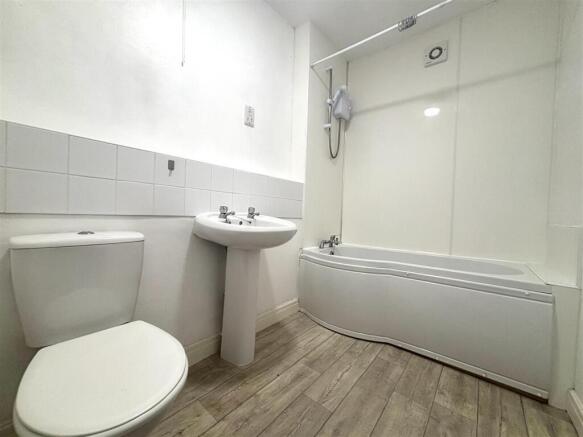 2 bed Apartment to rent Image 8