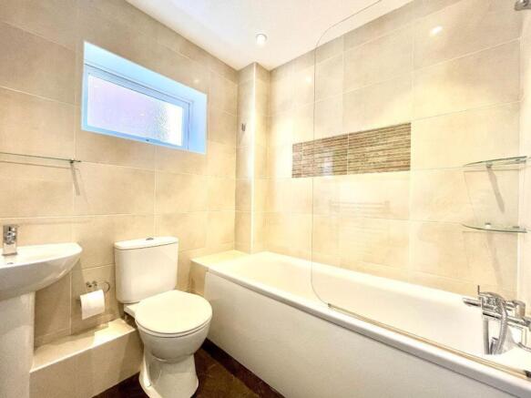 Moorland Gardens, Luton, LU2 photo 4