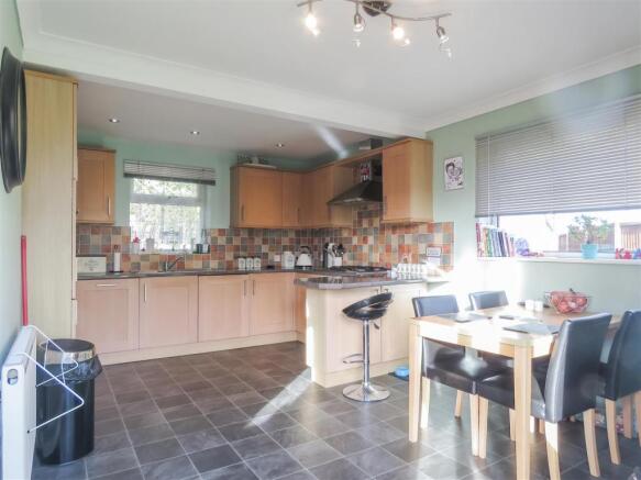 KITCHEN/DINER