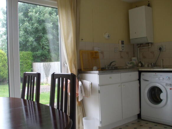 KITCHEN/DINNING ROOM