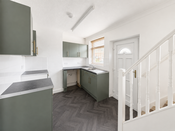2 bed Terraced to rent Image 4