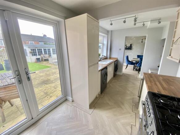 4 bed Semi-Detached for sale Image 10