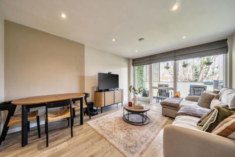 Woods Road, London