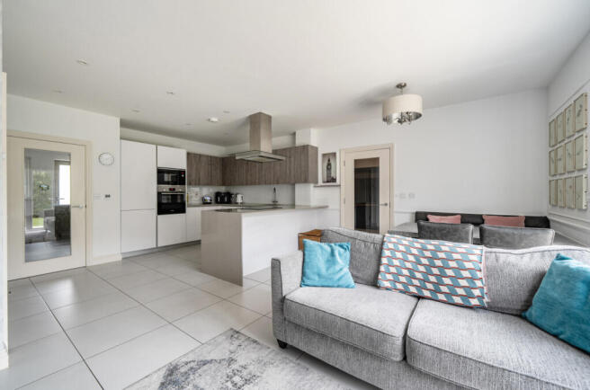 1439797-21-69d900...