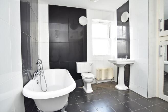 7 bed Semi-Detached for sale Image 6