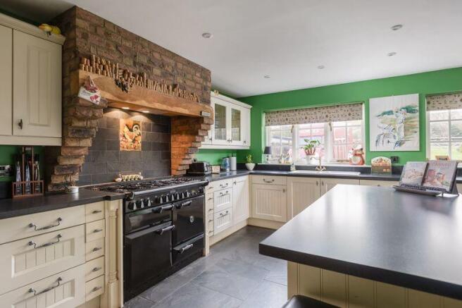 4 bed Detached for sale Image 6