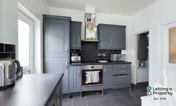 2 bed End of Terrace to rent Image 5