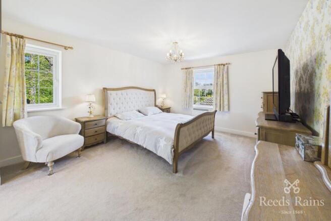 4 bed Detached for sale Image 12