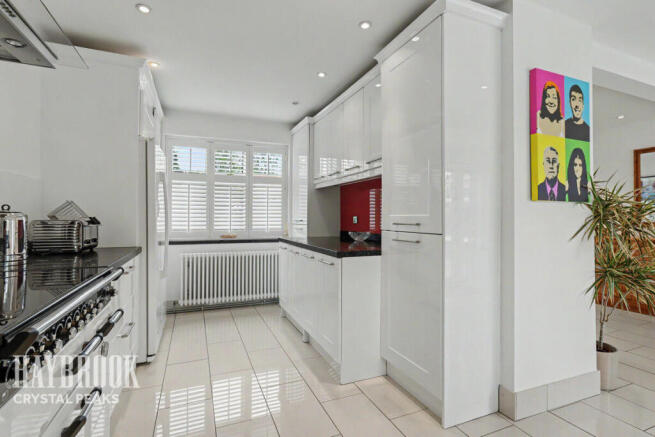 4 bed Detached for sale Image 12
