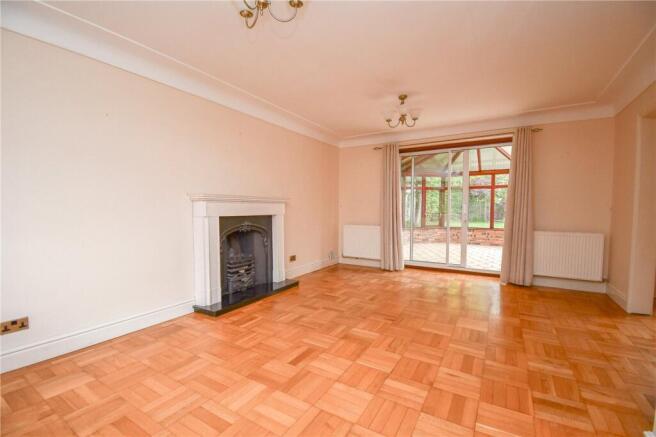 Gayton Parkway, Gayton, Wirral photo 4