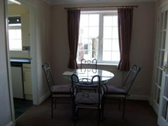 2 bed Apartment to rent Image 5