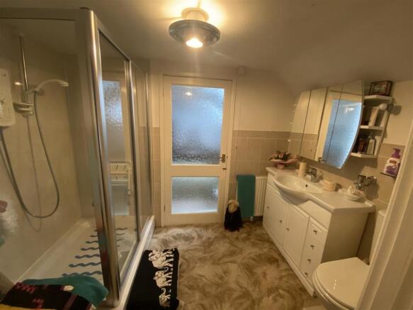 SHOWER ROOM