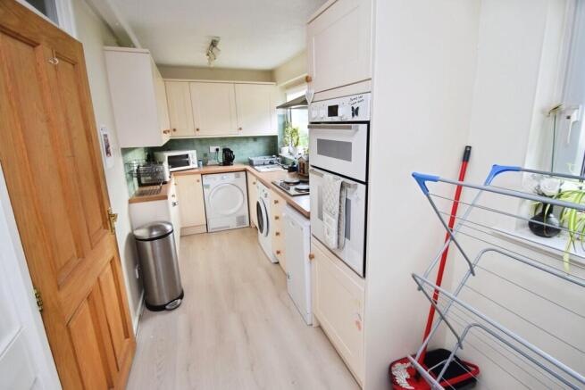 2 bed Apartment for sale Image 6