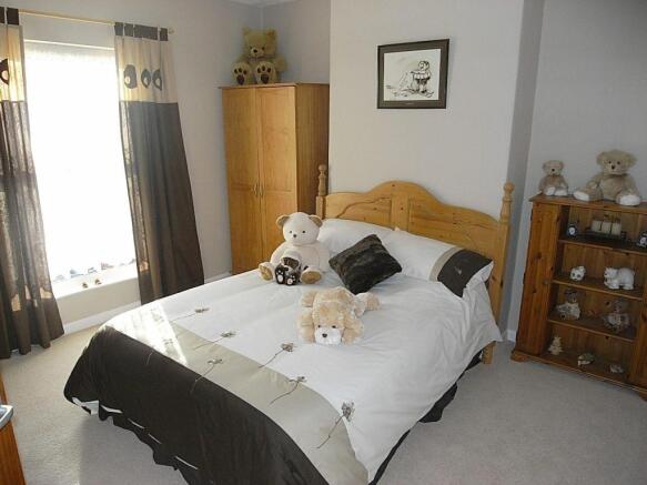 BEDROOM 2