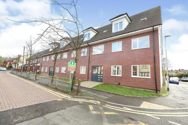 2-bed flat on Leicester Street, Wolverhampton, West Midlands, WV6, £100,000