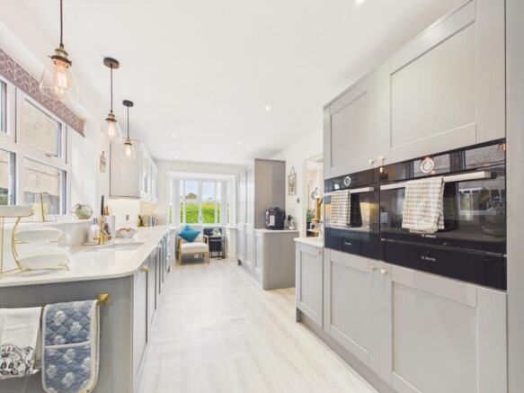 4 bed Detached for sale Image 7