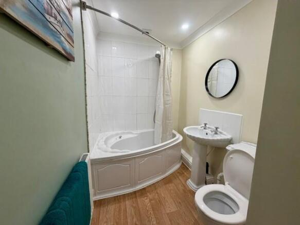 2 bed Terraced to rent Image 9