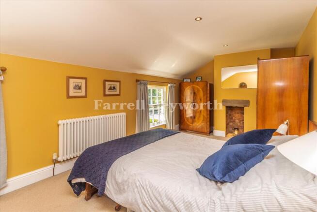 Bedroom 1 image 3