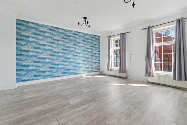4 bed Town House to rent Image 5
