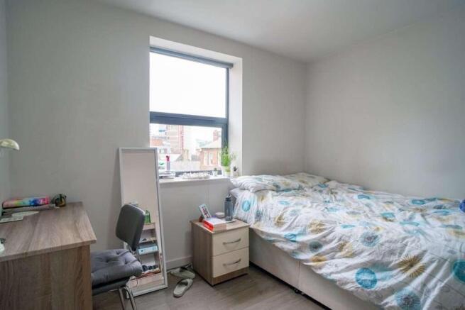 3 bed Flat to rent Image 5