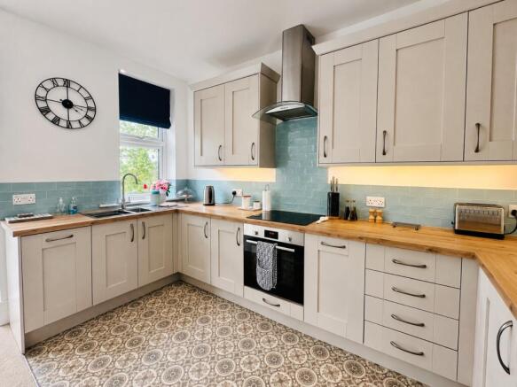 2 bed Flat to rent Image 5