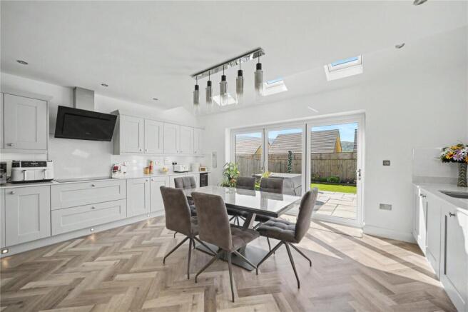 5 bed Detached for sale Image 5