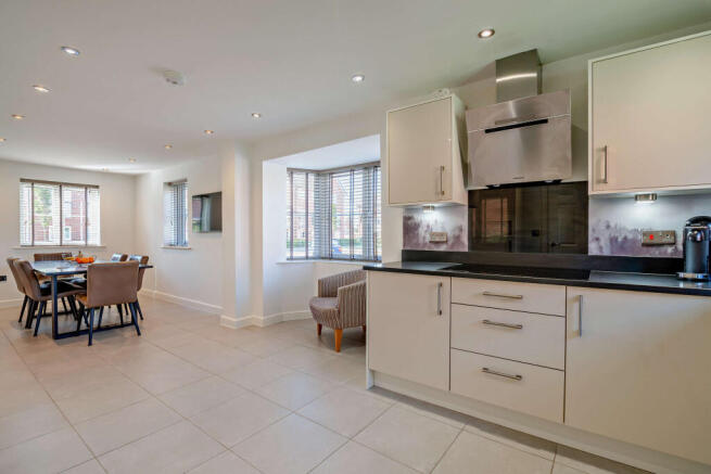 4 bed Detached for sale Image 4