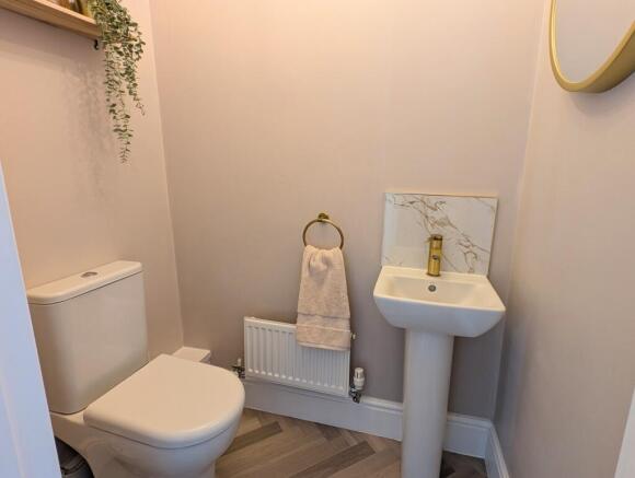 5 bed Detached for sale Image 6