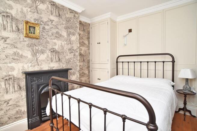3 bed Terraced for sale Image 11