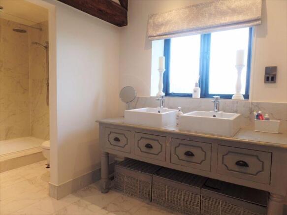 Ensuite to Mas...