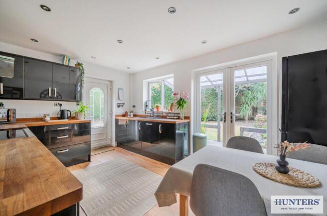 3 bed Semi-Detached for sale Image 6