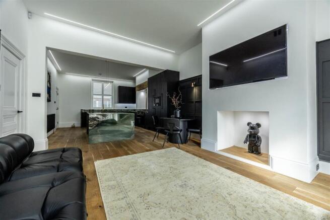 6 bed Semi-Detached to rent Image 8