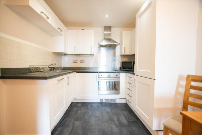 2 bed Flat to rent Image 5