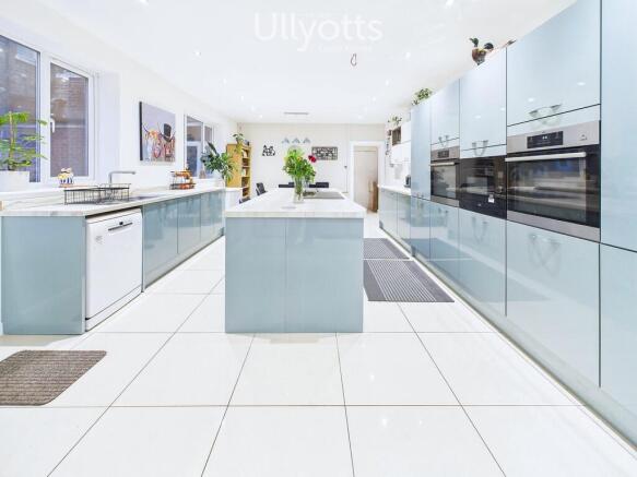8 bed Terraced for sale Image 10