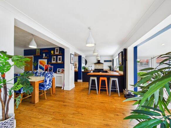 4 bed Detached for sale Image 6