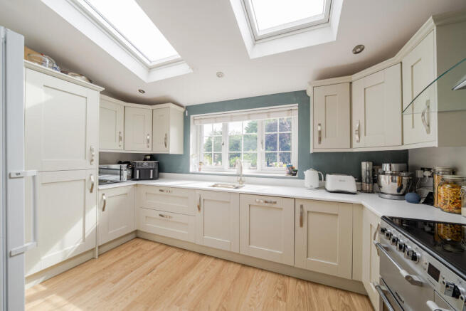 4 bed Detached for sale Image 6