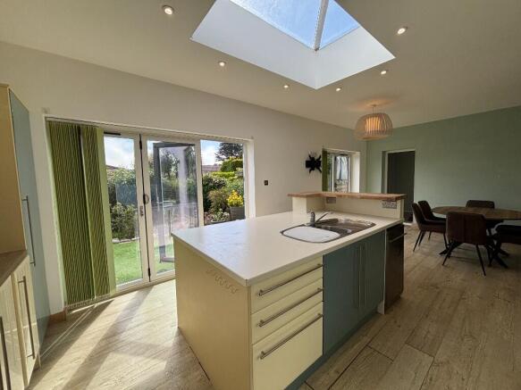 LG Stunning Kitchen 