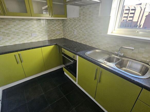 2 bed Flat to rent Image 8