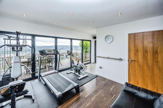 4 bed Detached for sale Image 5