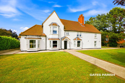 Spire View Court, Upminster Road, Hornchurch, RM11