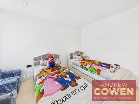 2 bed Flat for sale Image 10