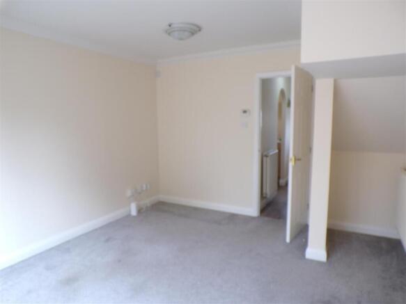 SITTING ROOM/DINING ROOM