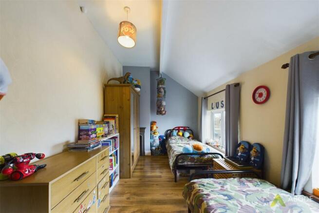 CAM02696G0-PR0078-STILL013.jpg