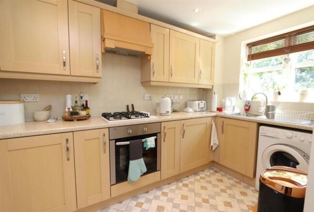 21 College Court, 3 Scholars Way, Gidea Park, Romford, Essex, RM2 5UQ photo 2